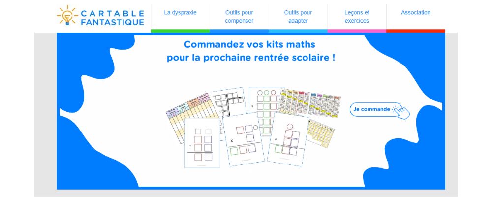 Bannière site web pour le jeu pédagogique "Cartable Fantastique" On y voit une photo du matériel de jeu ouvert et l'inscription "Le premier jeu pédagogique pour aider vos enfants".